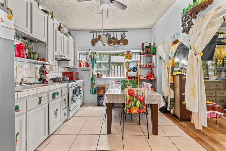 1154 N Wilton, Los Angeles, California 90038