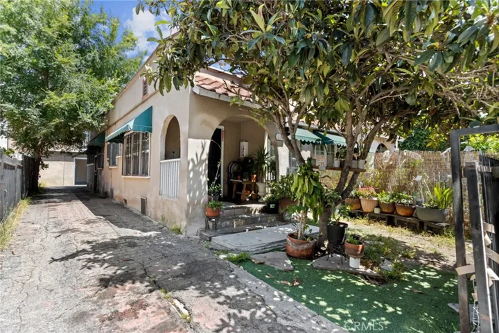 1154 N Wilton, Los Angeles, California 90038