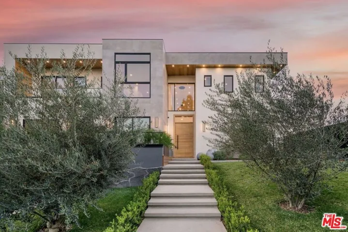 3951 Royal Oak Place, Encino, California 91436