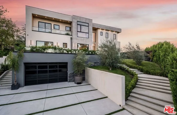 3951 Royal Oak Place, Encino, California 91436 — photo 5
