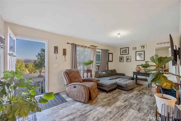 6931 Sierra, Agua Dulce, California 91390