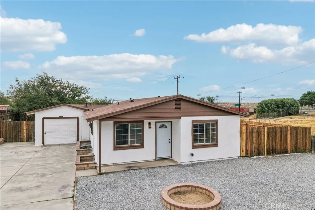 15535 Fresno, Victorville, California 92395 — photo 5