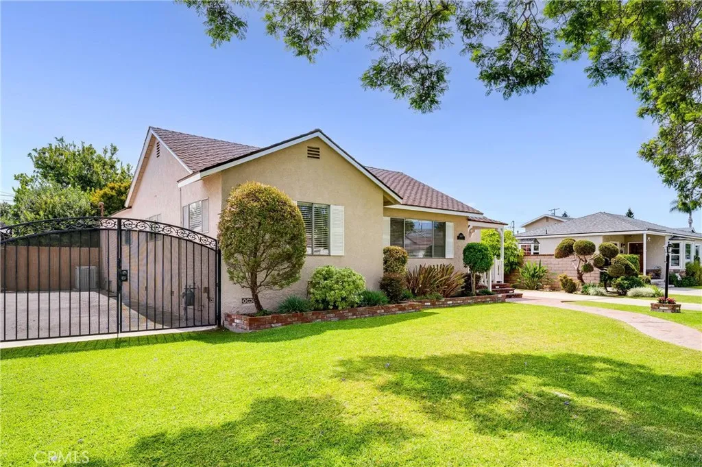 Note additional space on left side of home