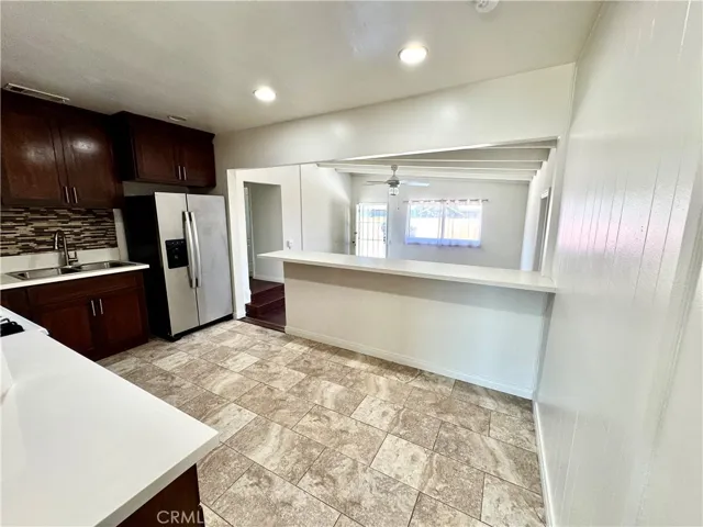 Kitchen overlooking Familly Room