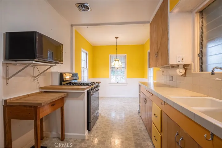 175 W 9th, Upland, California 91786