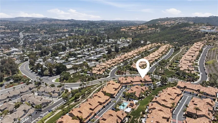 Located within the desirable Niguel Summit area, surrounded by picturesque hillsides and scenic natural beauty