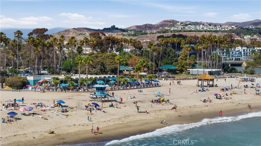 Doheny State Beach offers sandy beaches, gentle surf, volleyball courts, scenic paths, and endless opportunities to enjoy the Southern California coastline.