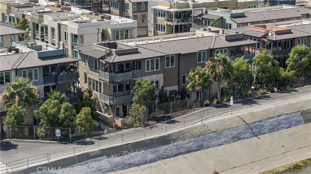 South Cove blends modern coastal architecture with an unbeatable location, just moments from Doheny State Beach, Dana Point Harbor, and the Lantern District.