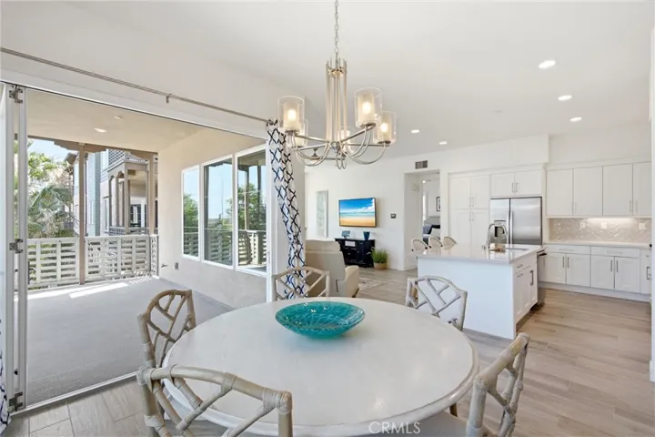 Dining area filled with natural light and direct access to the covered outdoor terrace.