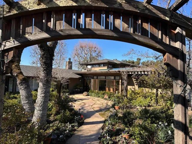 578 Cresta Vista Lane, Portola Valley, California 94028