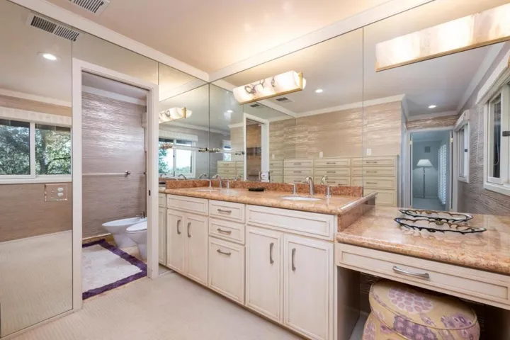 578 Cresta Vista Lane, Portola Valley, California 94028