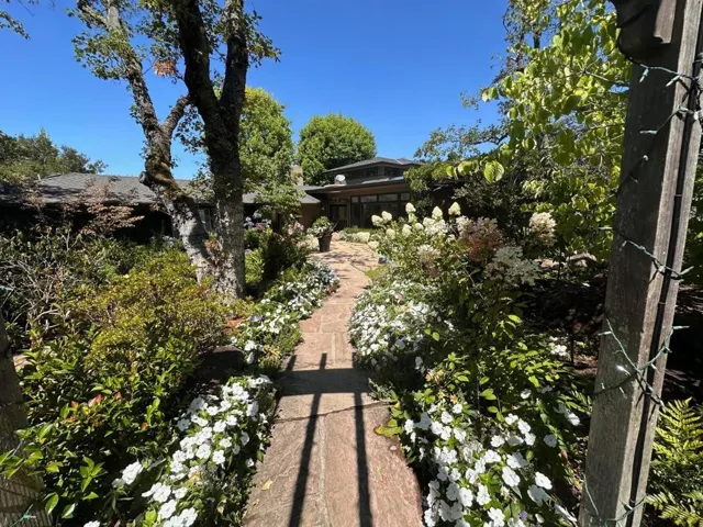 578 Cresta Vista Lane, Portola Valley, California 94028