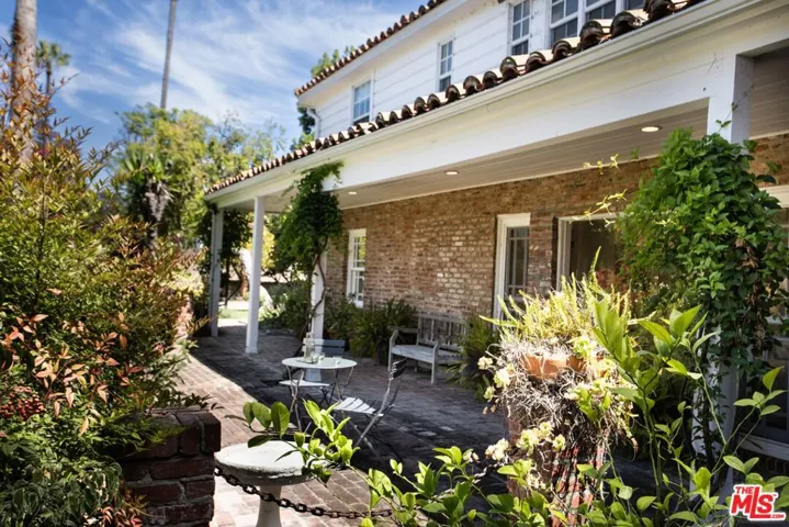 17534 Corinthian Drive, Encino, California 91316 — photo 5