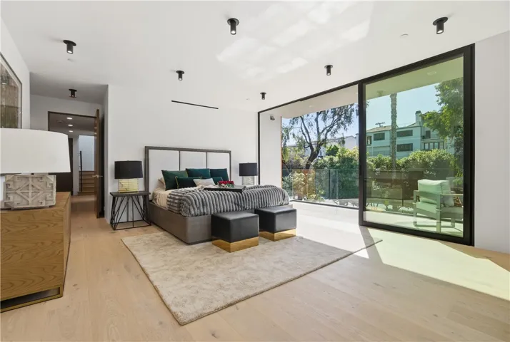 400 Heliotrope, Corona Del Mar, California 92625
