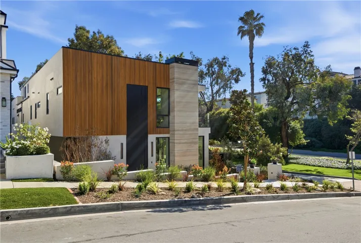 400 Heliotrope, Corona Del Mar, California 92625