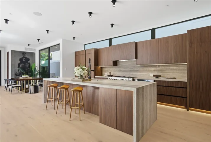 400 Heliotrope, Corona Del Mar, California 92625