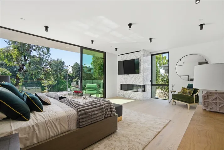 400 Heliotrope, Corona Del Mar, California 92625