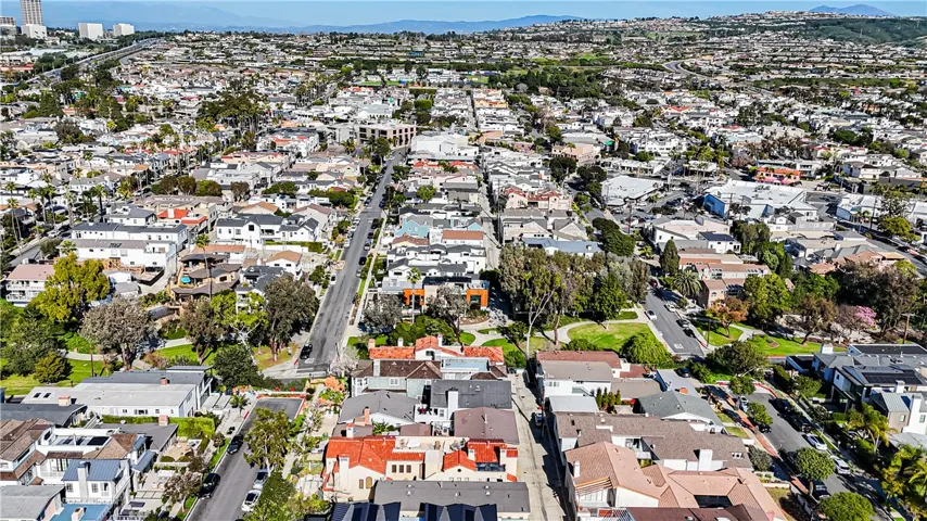 400 Heliotrope, Corona Del Mar, California 92625