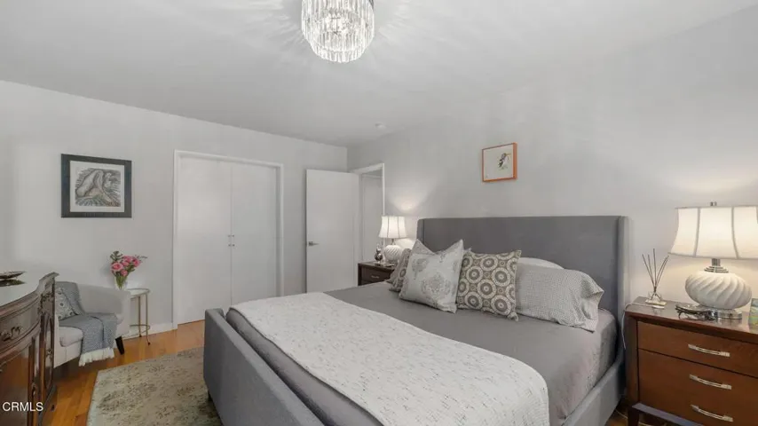 2030 N Altadena-042