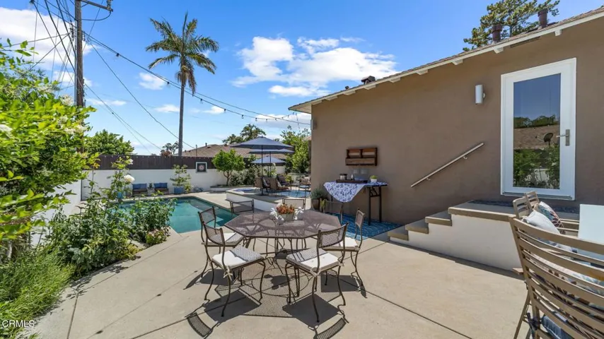 2030 N Altadena-049