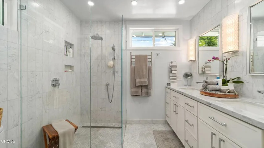 2030 N Altadena-043