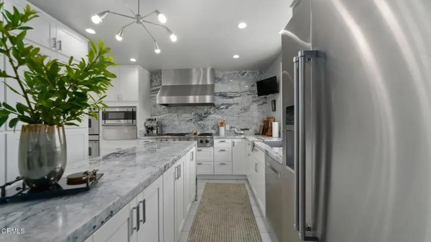 2030 N Altadena-022