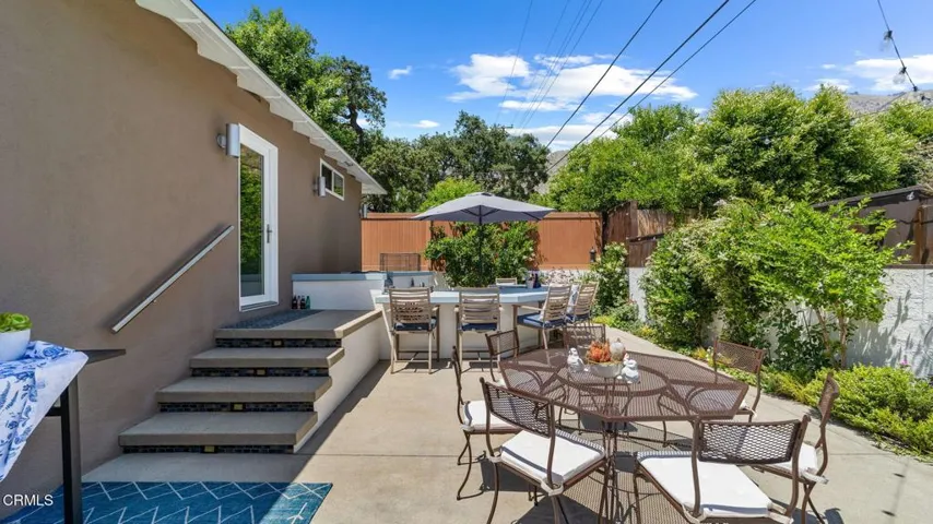 2030 N Altadena-050