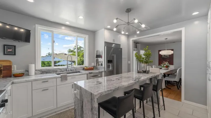 2030 N Altadena-024