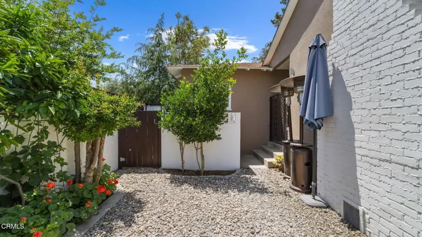 2030 N Altadena-057