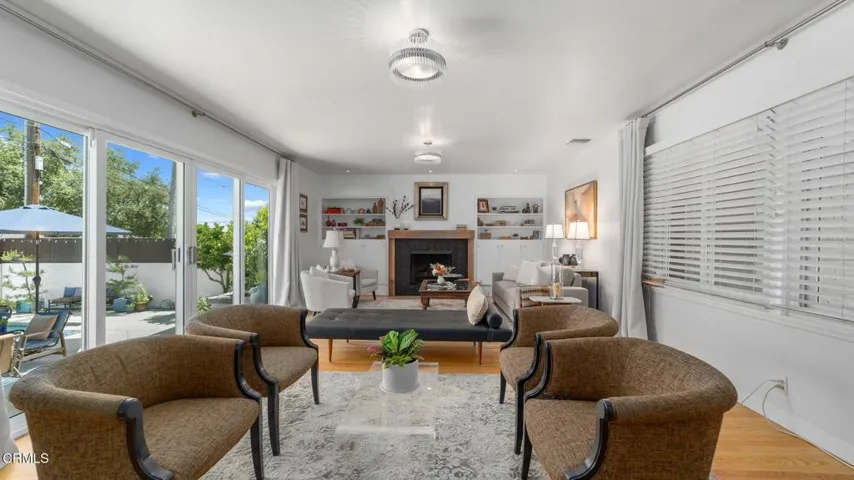 2030 N Altadena-015