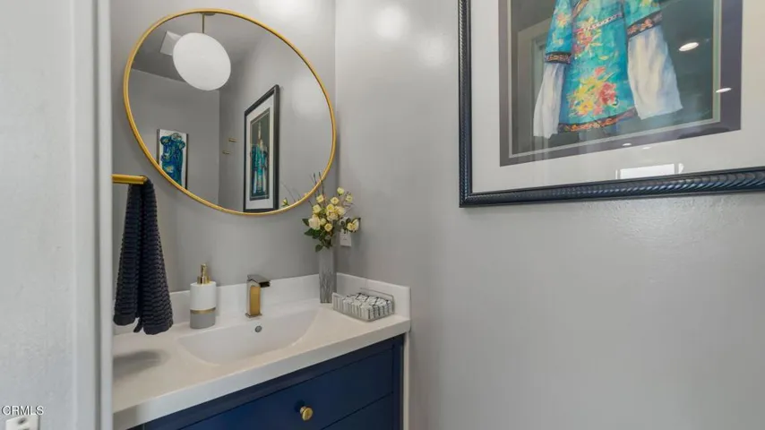 2030 N Altadena-030