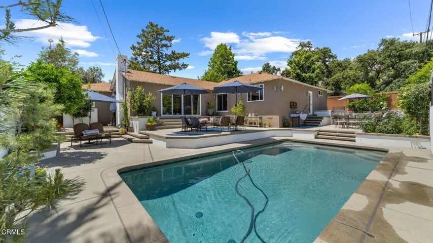 2030 N Altadena-060
