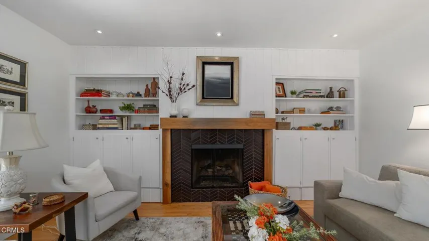 2030 N Altadena-017