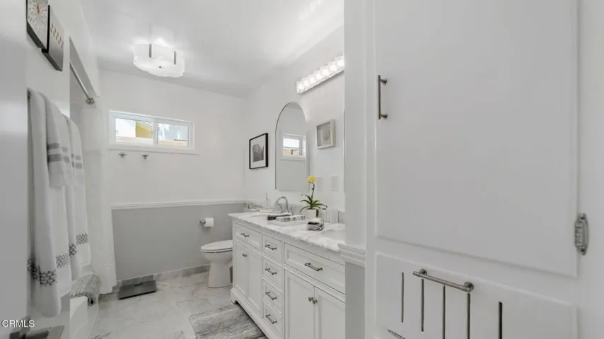 2030 N Altadena-034