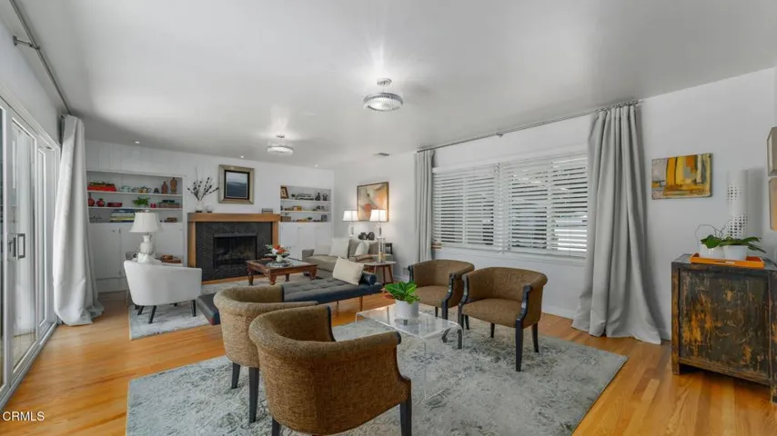 2030 N Altadena-016