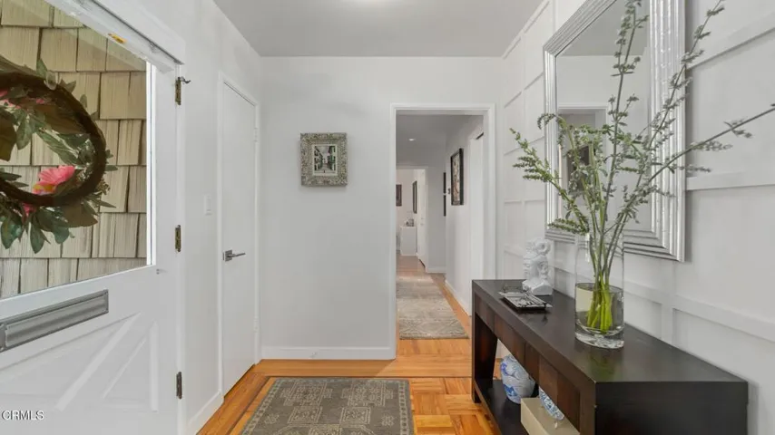 2030 N Altadena-012