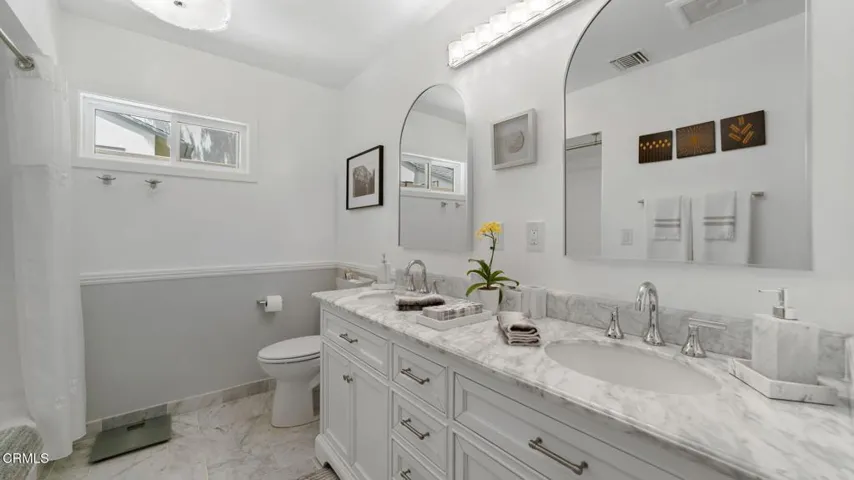 2030 N Altadena-035