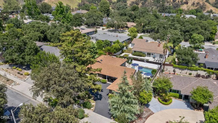 2030 N Altadena-002