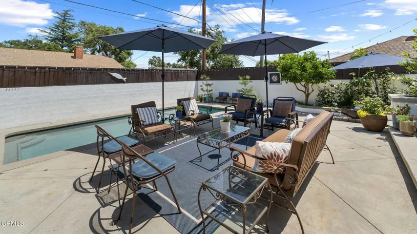 2030 N Altadena-053