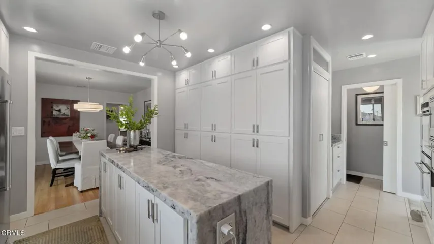 2030 N Altadena-023
