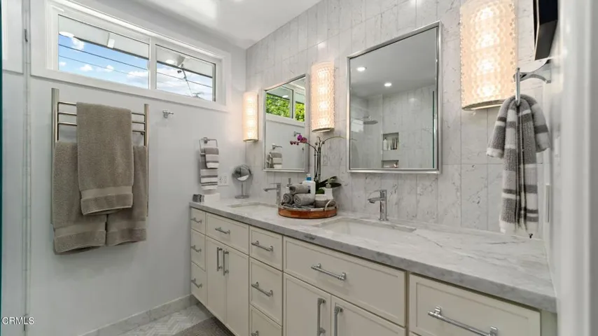 2030 N Altadena-044