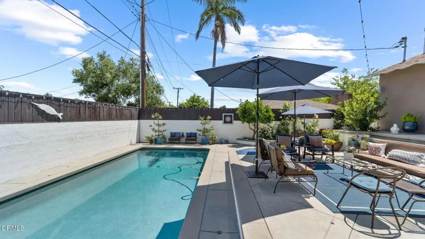 2030 N Altadena-051