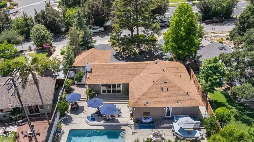 2030 N Altadena-004