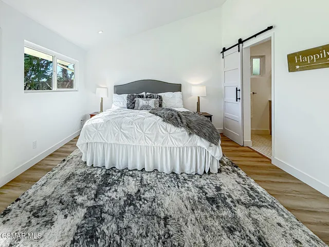 iPrimary Bedroom Suite2