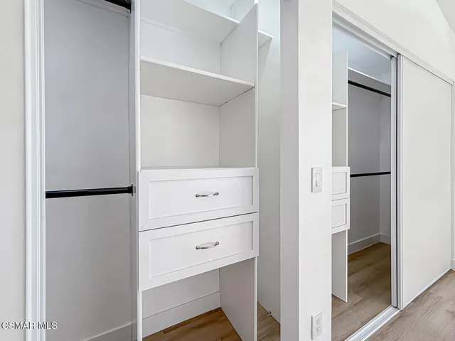 iPrimary Bedroom Suite10