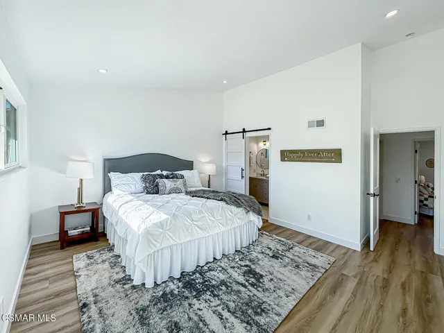 iPrimary Bedroom Suite3
