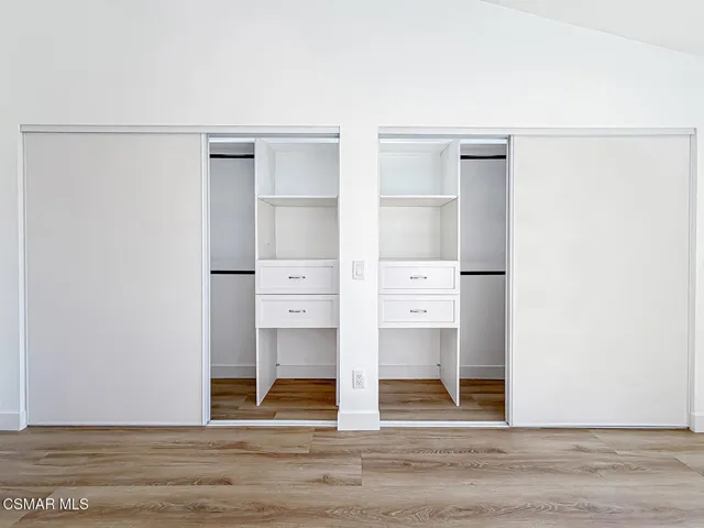 iPrimary Bedroom Suite9