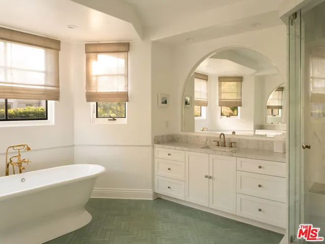 859 S Gretna Green Way, Los Angeles, California 90049