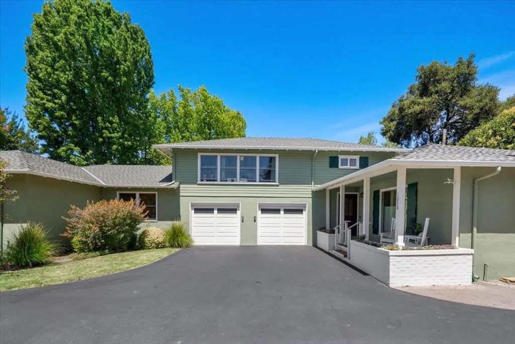 Driveway to garages.1058 porch