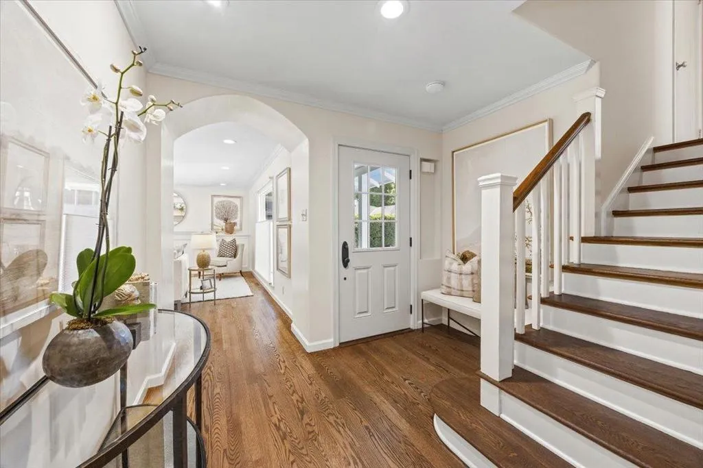 Front entry 1058